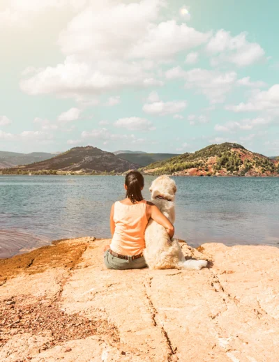 Randonnée au Lac du Salagou avec son chien